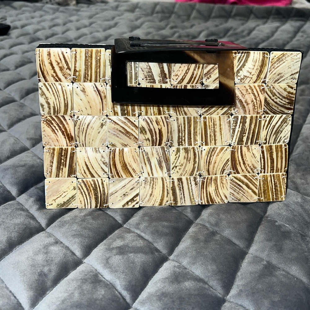 Women’s beautiful hand crafted shell handheld handbag